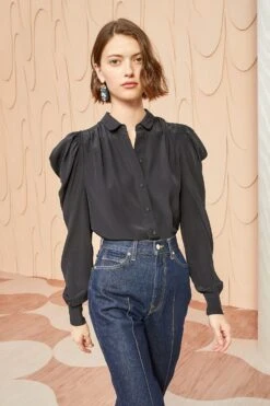 ULLA JOHNSON Dari Blouse - Noir 9 ULLA JOHNSON Dari Blouse - Noir -Olivia Fashion Shop ULLA JOHNSON Dara Blouse NOIR 01 MAIN