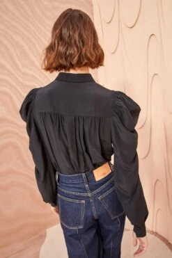 ULLA JOHNSON Dari Blouse - Noir 8 ULLA JOHNSON Dari Blouse - Noir -Olivia Fashion Shop ULLA JOHNSON Dara Blouse NOIR 04