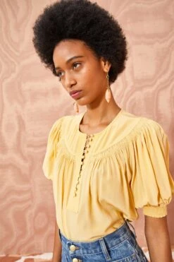 ULLA JOHNSON Dina Top - Dune 7 ULLA JOHNSON Dina Top - Dune -Olivia Fashion Shop ULLA JOHNSON Dina Top DUNE 03