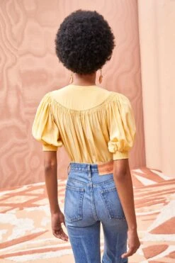 ULLA JOHNSON Dina Top - Dune 8 ULLA JOHNSON Dina Top - Dune -Olivia Fashion Shop ULLA JOHNSON Dina Top DUNE 04