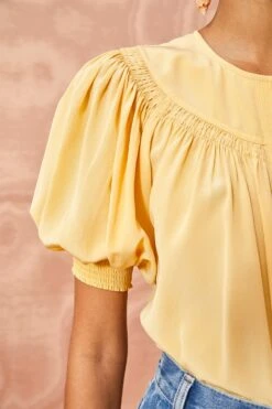 ULLA JOHNSON Dina Top - Dune 9 ULLA JOHNSON Dina Top - Dune -Olivia Fashion Shop ULLA JOHNSON Dina Top DUNE 05