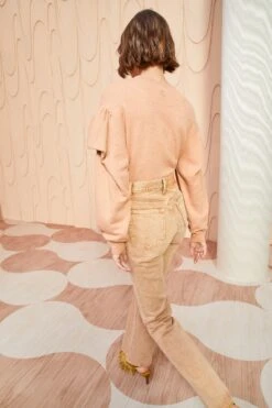 ULLA JOHNSON Pilar Pullover - Resin 8 ULLA JOHNSON Pilar Pullover - Resin -Olivia Fashion Shop ULLA JOHNSON Pilar Pullover RESIN 04